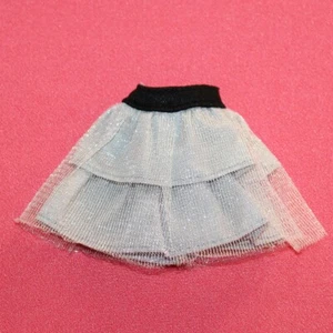 Jupe grise argentée pour poupée Barbie Mattel - Picture 1 of 1