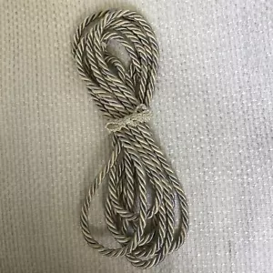 Kravet Kordel 5 Yards Seide ohne Lippencreme und grau 1/2 Zoll - Bild 1 von 3
