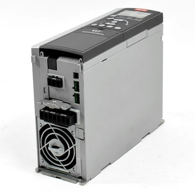 Danfoss VLT 4,0 KW Umrichter, FC-302P4K0T5E20H1, 131B2521 - Bild 1 von 4