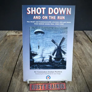 Shot Down and on the Run, Veteran 161 Squadron Sir Lewis Hodges Signed Softcover - Imagen 1 de 6