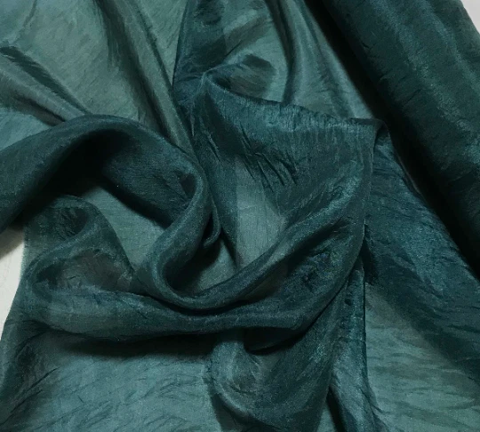 Tela HABOTAI de seda de hoja perenne teñida a mano Foto 1 de 1