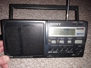 Radio portatile vintage Sony digitale ICF-M50RDF FM LW RDS retrò tecnologia gratuita P&P - Foto 1 di 16