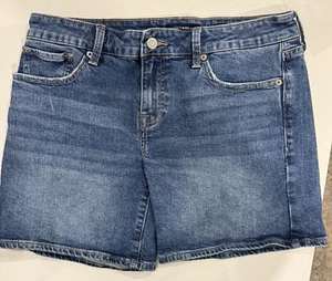 Lucky Brand Womens Jean Shorts Size 6/ 28 Lucky you Denim Medium Wash 5 pockets - Picture 1 of 8