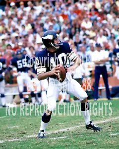 FRAN TARKENTON MINNESOTA VIKINGS PASSING 1970'S - Picture 1 of 1