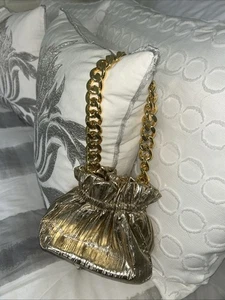 Tuckernuck Gold Glänzend Leder Etui Tasche Goldkette Wunderschön Einwandfrei - Bild 1 von 6