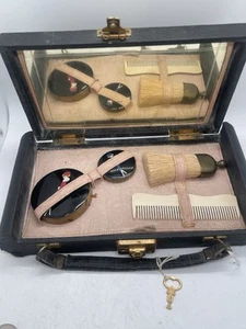 Vintage Locking Lady's Travel Case, Enameled Powder Compact, Rouge, Comb & Brush - Picture 1 of 7