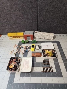 HO Lot Loose Accessories Parts Scenery People Shell Buildings Barrels Signs READ - Picture 1 of 20