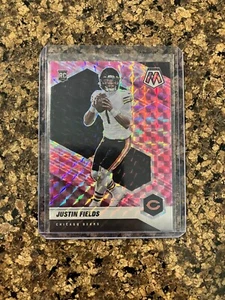 2021 Mosaic #304 Justin Fields Rookie Pink Camo Bears Steelers - Picture 1 of 2