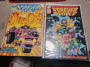 Cómics de Forever People #1 y #2 - Imagen 1 de 3