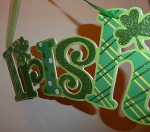 TARGA INSEGNA GIORNO DI SAN PATRIZIO " IRLANDESE " E TANTI POIS GLITTER VERDE KELLY  - Foto 1 di 7