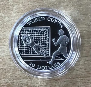 Cook Islands 10 Dollars 1992 Football Scene PP Silver Coin With Certificate - Picture 1 of 3