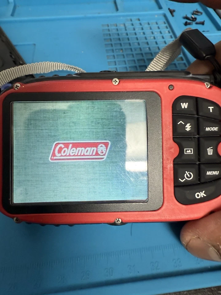 Cámara digital Coleman Xtreme impermeable roja - funciona a través de USB, pestillo roto Foto 1 de 4