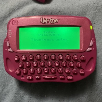 Портативная беспроводная система обмена мгновенными сообщениями IM ME розовая Radika Girl техническое тестирование - Изображение 1 из 4