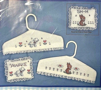 Bucilla 十字绣摇篮曲婴儿系列兔子羔羊衣架封面标志 40367 — 第 1/4 张图片