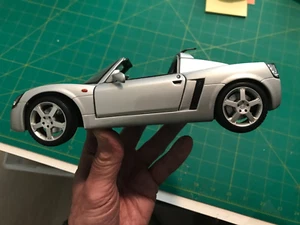 Maisto 1/18 Scale Die Cast Model Opel Speedster - Silver - Picture 1 of 8