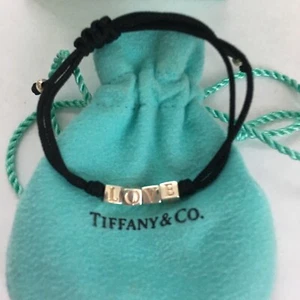 Tiffany & Co Silber LOVE Block Würfel Buchstaben schwarz Seide verstellbar Kordel Armband - Bild 1 von 7