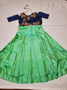 Indian choli suit with free earrings - Picture 1 of 6