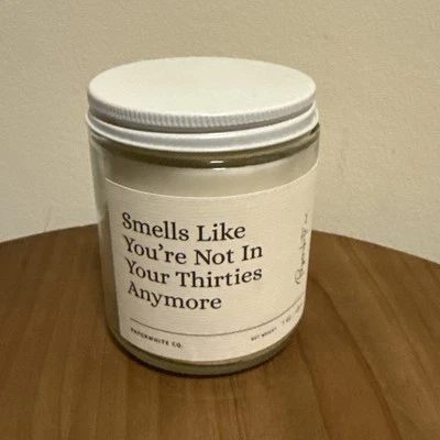 'Smells Like You're Not In Your Thirties Anymore' divertido regalo vela perfumada 7 oz Foto 1 de 4
