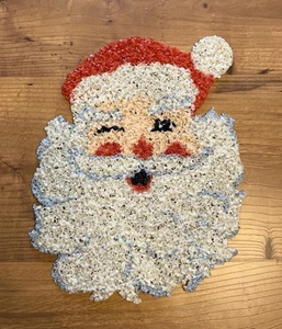 Confeti palomitas de maíz de plástico fundido de colección guiñando el ojo de Santa decoración de pared de Navidad raro - Imagen 1 de 5