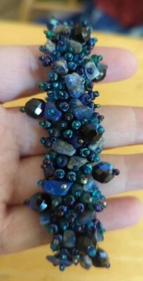 Pulsera Piedra Magnética Oruga Azul Iridiscente Foto 1 de 4
