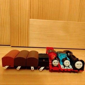 TOMY Thomas il carro armato motore Plarail vagone merci set 7 auto giocattolo - Foto 1 di 13