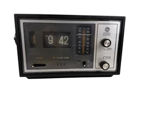 General Electric Vintage Radiowecker Flip Clock 7-4425B Radiowecker Wecker getestet - Bild 1 von 12