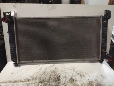 Radiador compatible con camioneta Sierra 1500 05-13 1764385 Foto 1 de 4