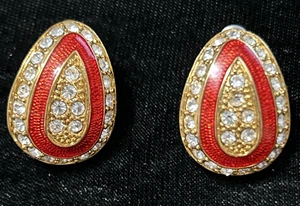 Aretes vintage esmaltados rojos lágrima estrás tono dorado brillante 1" - Imagen 1 de 4