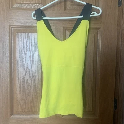 Camiseta sin mangas Fila para mujer talla L. Amarillo brillante/negro correas que se cruzan con sujetador Foto 1 de 4