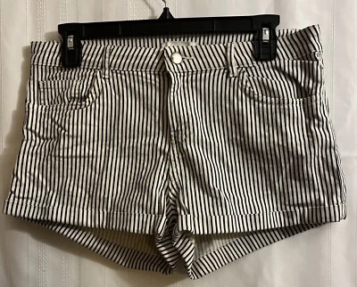 H&M 短裤女式 8 码白色条纹卷边袖口中腰短裤,腰围 30 英寸 — 第 1/4 张图片
