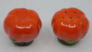 VINTAGE CERAMIC TOMATO  FIGURAL SALT & PEPPER SHAKERS, MARUHON WARE, JAPAN - Picture 1 of 3