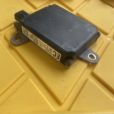 Módulo sensor punto ciego trasero Toyota Tundra 2014 2015 2016 2017 2018 OEM usado Foto 1 de 4