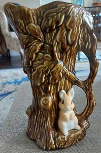 CUTE VINTAGE SYLVAC ENGLISH POTTERY RABBIT ON TREE TRUNK VASE W/ORIGINAL LABEL - Picture 1 of 10
