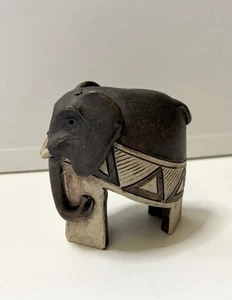 Vintage Ceramic Small Elephant Ornament Figurine Hand Made - Picture 1 of 5