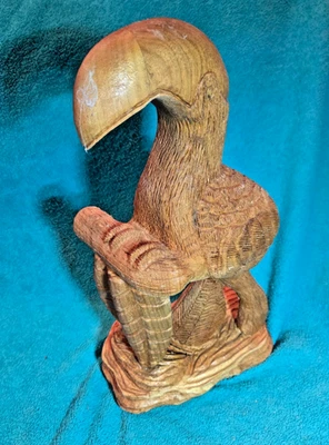 Arte popular de madera tallado a mano firmado y fechado artista local tucán Foto 1 de 3