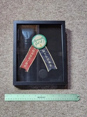 В рамке винтажный и РЕДКИЙ 1939 Plymouth DE LUXE Roadking туристический седан рекламный ЗНАЧОК - Изображение 1 из 4