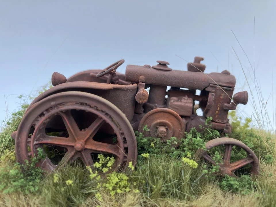 Weathered Barn Find 1934 Super Landini Tractor Universal Hobbies 1/43 - Image 1 of 4
