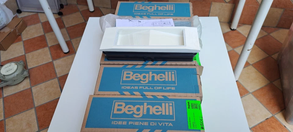 Lampade Led Emergenza Beghelli 11W 8ORE da incasso o esterno Stile 14 led - Immagine 1 di 4