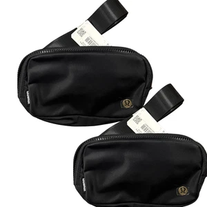 2er Pack Lululemon Everywhere Gürteltasche Mini Schwarz Crossbody Handtasche LU9AX2S Neu mit Etikett - Bild 1 von 2