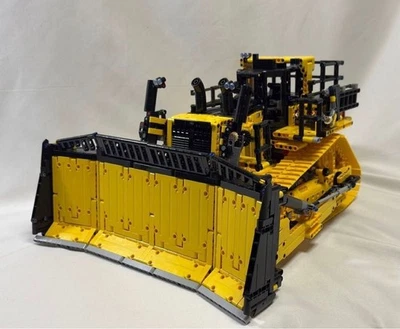 LEGO Technic Cat D11 Bulldozer 42131 In 2021 Used Retired Complete - Image 1 of 4