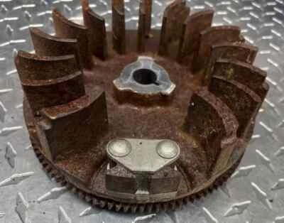 Маховик Tecumseh 611091 со стартерным кольцом от 8 до 12 л.с. неточечевое зажигание - Изображение 1 из 3