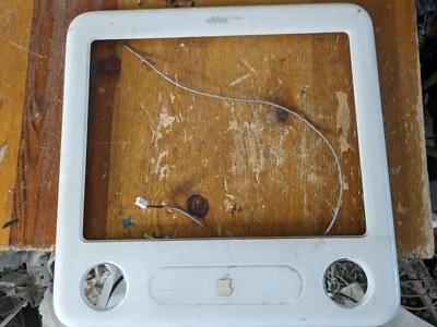 Apple Emac G4 From Bezel Grade C Read - Image 1 of 2