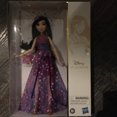 Serie Estilo Princesa Disney, Muñeca Mulan #2 en Estilo Contemporáneo con Monedero Foto 1 de 3