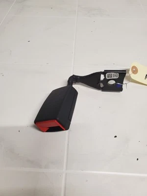 2014-2020 JEEP CHEROKEE PASSENGER REAR CENTER SEAT BELT BUCKLE OEM 1UU691X9AD - Image 1 of 4