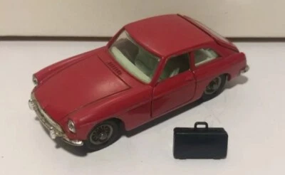 GIOCATTOLI CORGI TOYS AUTO CAR-MGB MG GT+VALIGIA-327-ANNO 67'-MADE IN GR.BRITAIN - Immagine 1 di 4