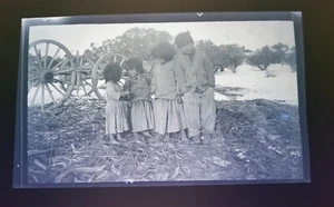 HERMOSA IMAGEN NATIVA AMERICANA INDIA NEGATIVA TEMPRANA 2 3/4 X 4 1/2 PULGADAS - Imagen 1 de 2