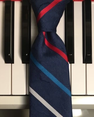 WEMBLEY / (Vintage - Nuevo) Corbata a Rayas Inteligente Repp Rojo, Blanco y Azul Teal en Azul Marino Foto 1 de 4