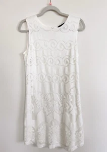 Vestido formal de encaje sin mangas La Femme hasta la rodilla en blanco talla pequeña - Imagen 1 de 14