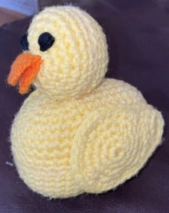 Pato bebé ganchillo “pato de goma” 4,5”x5” primavera Pascua hecho a mano relleno - Imagen 1 de 4