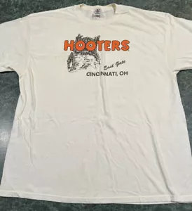 Vintage HOOTERS Cincinnati Ohio T-Shirt Delightfully Tacky, Yet Unrefined Sz 2XL - Picture 1 of 6
